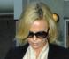 La discrète Charlize Theron suit elle aussi la tendance... 