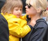 Michelle Williams se balade à Brooklyn en compagnie de sa fille Matilda Ledger le 10 avril 2009 