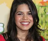 America Ferrera joue Betty Suarez dans  Ugly Betty.  Définitivement plus jolie dans la vraie vie !   