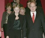 Le Prince Albert accompagné de Charlene Wittstock lors de la projection du film sur son expédition au Pôle Sud, le 14/04/09