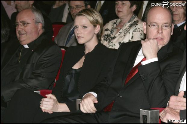 Le Prince Albert accompagné de Charlene Wittstock lors de la projection du film sur son expédition au Pôle Sud, le 14/04/09