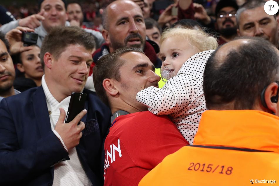 Antoine Griezmann et sa fille Mia aprÃ¨s la finale de la Ligue Europa, l'Olympique de Marseille contre l'AtlÃ©tico de Madrid au stade Groupama Ã  Decines-Charpieu banlieue de Lyon, France, le 16 mai 2018. L'AtlÃ©tico de Madrid a gagnÃ© 3-0. Â© Cyril Moreau/Bestimage