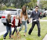 Kate Beckinsale, son mari Len Wiseman et sa fille Lily Mo accompagnée d'une amie à Los Angeles le 15 avril 2009