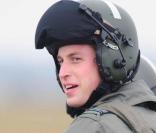 Le Prince William aux commandes d'un avion.