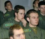 Le Prince William aux commandes d'un avion.