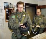 Le Prince William aux commandes d'un avion.