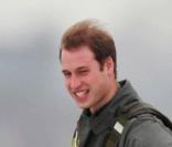 Le Prince William aux commandes d'un avion.