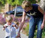 Sharon Stone et son fils Laird dans un parc à Berverly Hills le 12 avril 2009