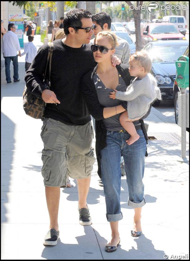 Jessica Alba, avec son mari Cash Warren et leur fille Honor, à Los Angeles 