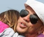 Pascal Obispo a distribué câlins et saluts aux enfants présents à l'occasion de ce rassemblement pour l'environnement 