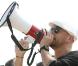 Mégaphone à la main, Pascal Obispo a joué les rassembleurs auprès de la foule de participants pour les appeler à se réunir et former la silhouette d'un immense arbre