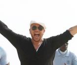 Heureux de la réussite du rassemblement, Pascal Obispo a ensuite dévalé la dune en courant, bras levés en signe de victoire !