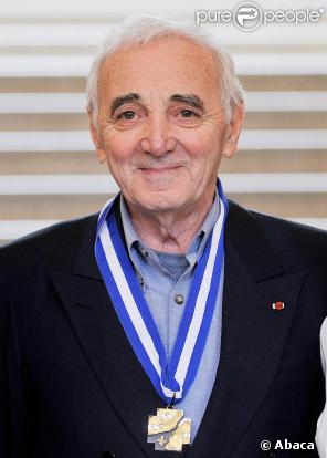 Charles Aznavour  a été décoré samedi de l'Ordre National du Québec au cours d'une cérémonie au Musée des Beaux-Arts de Montréal. 