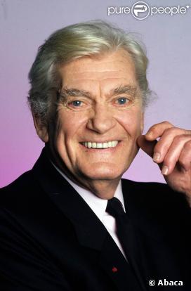 Dix ans après sa mort, Jean Marais vit toujours dans la mémoire de ses fans... la vente aux enchères de sa succession a été un immense succès !