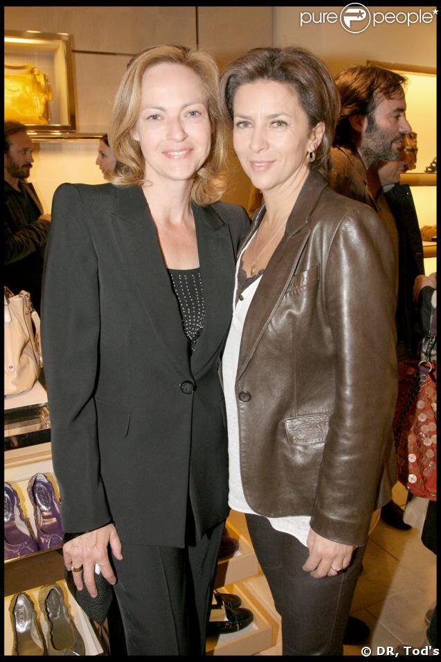 Corinne Touzet et Alexandra Vandernoot à la soirée Tod's donnée le 28 avril 2009, rue du Faubourg St Honoré.
