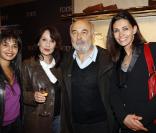 Gérard Jugnot divinement entouré par sa compagne Saïda Jawad, Chantal Lauby et Adeline Blondieau et tout ça... grâce à Tod's ! 