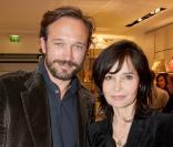 Vincent Perez et Evelyne Bouix lors de la soirée Tod's organisée le 28 avril 2009, rue du Faubourg St Honoré