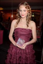 Nora Arnezeder