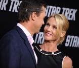 Nicollette Sheridan officialise avec son nouveau boyfriend à l'avant-première du nouvel épisode de Star Trek.