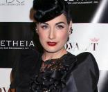 Une magnifique Dita von Teese, lors de la soirée BritWeek Fashion Show, organisée par Genlux Magazine, au Pacific Design Center de West Hollywood, à Los Angeles, le 2 mai 2009 !