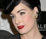 Dita von Teese tellement belle et glamour, lors de la soirée BritWeek Fashion Show, organisée par Genlux Magazine, au Pacific Design Center de West Hollywood, à Los Angeles, le 2 mai 2009 !