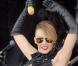 Kylie Minogue : reine de la scène et... des looks pour son concert en montagne !