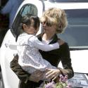 Meg Ryan : pause shopping parfumée avec son adorable fille Daisy !