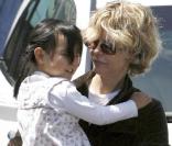 Meg Ryan et sa fille Daisy font des courses.