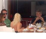 George Clonney en compagnie de Cindy Crawford et Rande Gerber en aout 2008 en vacances en Sardaigne 
