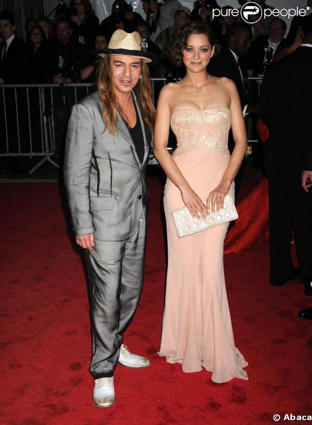 Marion Cotillard et John Galliano au Costume Institute Gala. 04/05/09