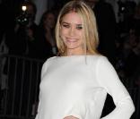 Ashley Olsen nettement plus sage de face... mais tellement souriante et jolie ! 