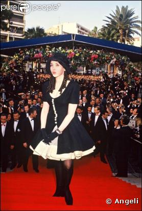 Isabelle Adjani, en total look black version fifille... Cannes 1993