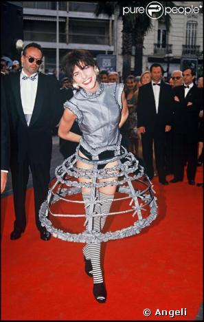 Lio dans un remake de la Cage aux Folles ! C'est plutôt raté... Cannes 1993 