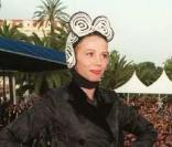 Victoria Abril, tout droit sortie du village des Amiches... Berk ! Festival de Cannes 1996 