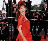 Telle une danseuse de flamenco, Victoria Abril a foulé le tapis rouge du Festival de Cannes 2008 ! 