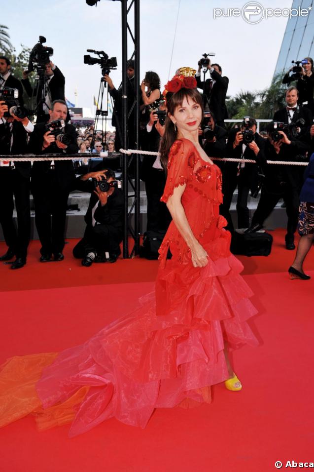 Telle une danseuse de flamenco, Victoria Abril a foulé le tapis rouge du Festival de Cannes 2008 ! 