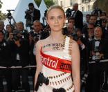 Sara Forestier... Les guns, ça la connaît !! Cannes 2007 