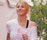 Chritina Applegate a participé à la 12ème course EIF Revlon for women, à Los Angeles, en faveur de la lutte contre le cancer du sein