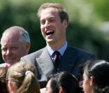    Le Prince William visite le club Kingshurst Sporting FC.     <span class=