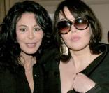 Isabelle Adjani, radieuse, au côté de Yamina Benguigui 