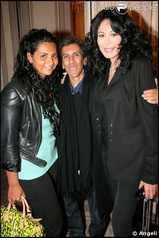 Rachid Bouchareb et Yamina Benguigui et sa fille Liza à la soirée de lancement de la chaîne Africa 24
