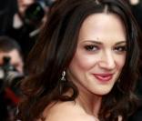 Asia Argento portait des bijoux Chopard lors de la soirée d'ouverture du Festival de Cannes, le 13 mai 2009
