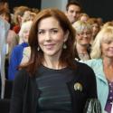 Mary de Danemark : pour ses 5 ans de mariage, une nouvelle couleur de cheveux et de nouvelles photos de famille !