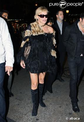 Sharon stone fait du shopping au virgin 