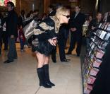Sharon stone fait du shopping au virgin