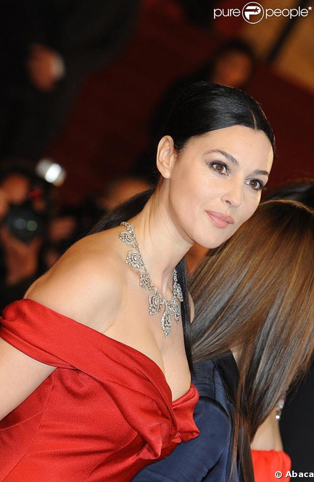Monica Bellucci hier soir lors de la montée des marches à Cannes