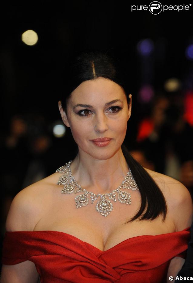 Monica Bellucci hier soir lors de la montée des marches à Cannes