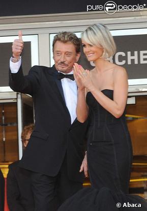 John et Laeticia Hallyday, lors de la montée des marches avant la projection de Vengeance, au Festival de Cannes, le 17 mai 2009