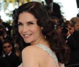 Alessandra Martines lors de la montée des marches avant l\'hommage à Antonioni, au Festival de Cannes, le 20 mai 2009