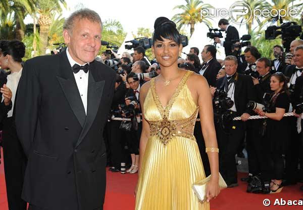 Patrick Poivre d'Arvor et une amie Alexandra Baldeh lors de la montée des marches avant la projection d'